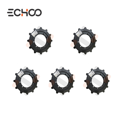 La roue à engrenages s'adapte aux composants du châssis d'une mini-excavatrice Kubota U55-4
